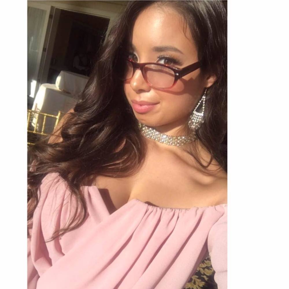 Meet your Posher, Gloria